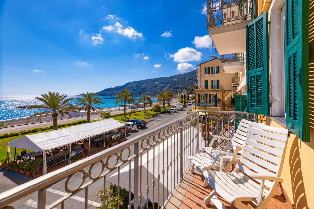 Appartamento Fronte Mare A Ospedaletti By Wonderful Italy エクステリア 写真