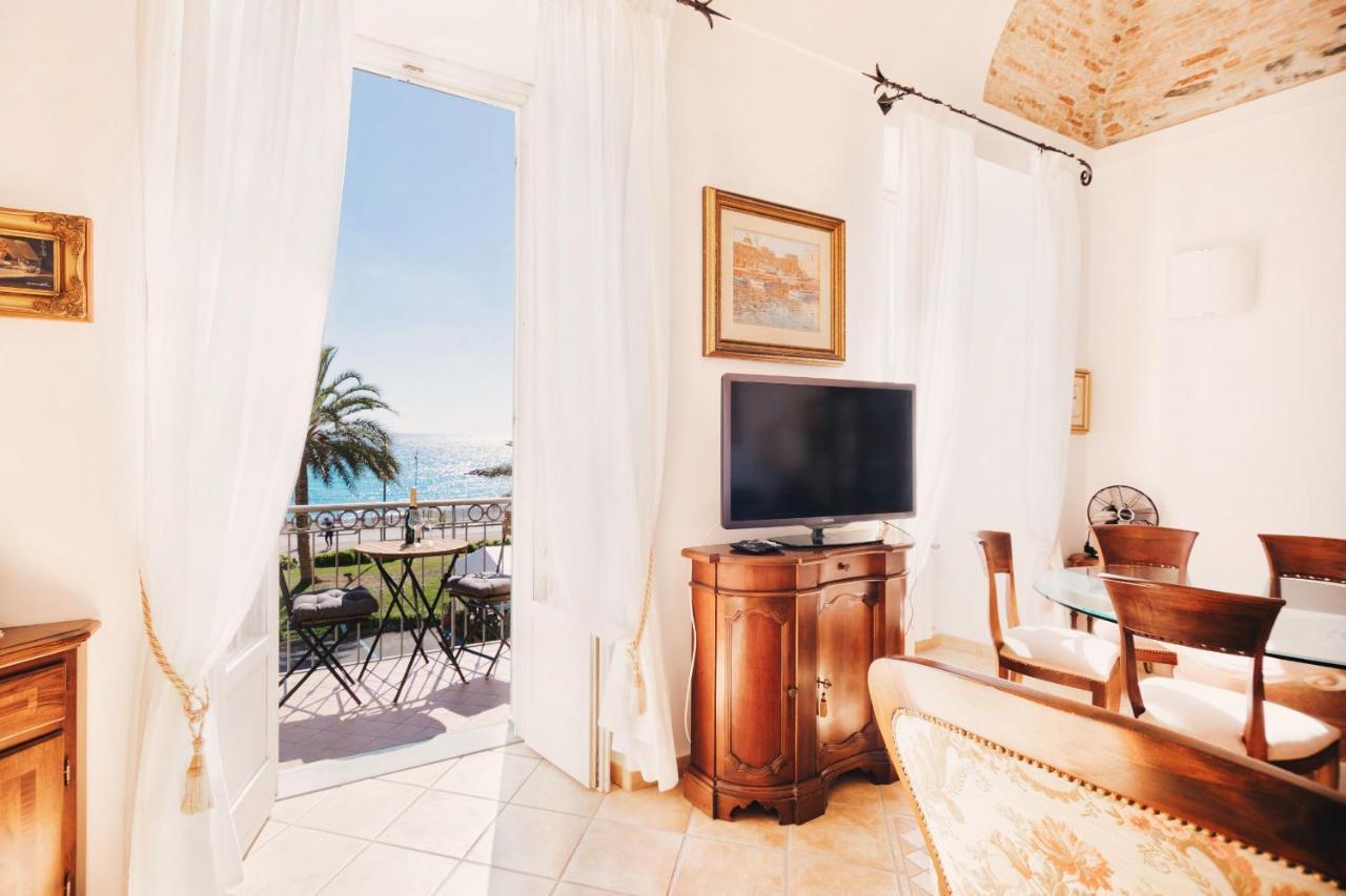 Appartamento Fronte Mare A Ospedaletti By Wonderful Italy エクステリア 写真