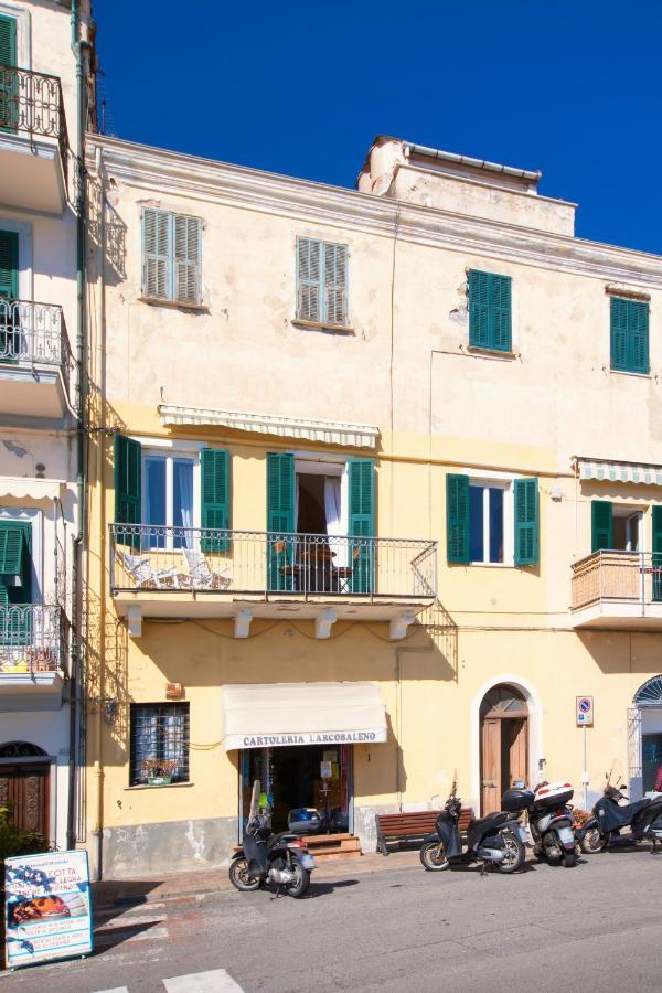 Appartamento Fronte Mare A Ospedaletti By Wonderful Italy エクステリア 写真